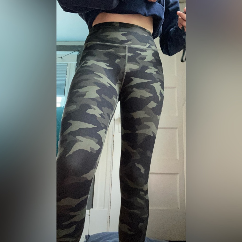 Zobha green camo leggings size M